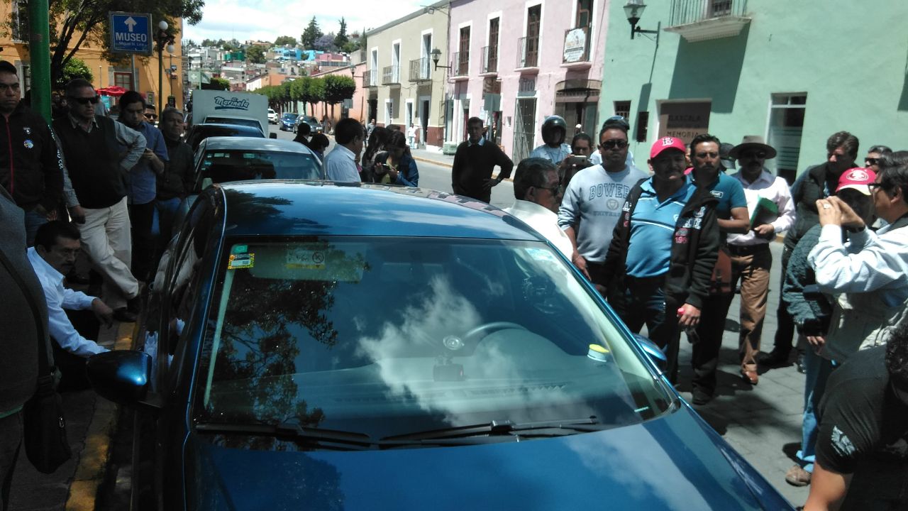 Presionan transportistas a alcaldesa para evitar operación de Pronto